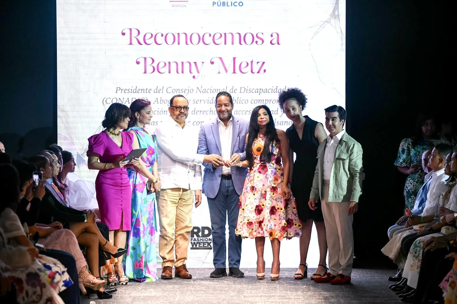 Benny Metz recibe reconocimiento de Procuradora General  y Ministro de Justicia por su trabajo en favor de la personas con discapacidad