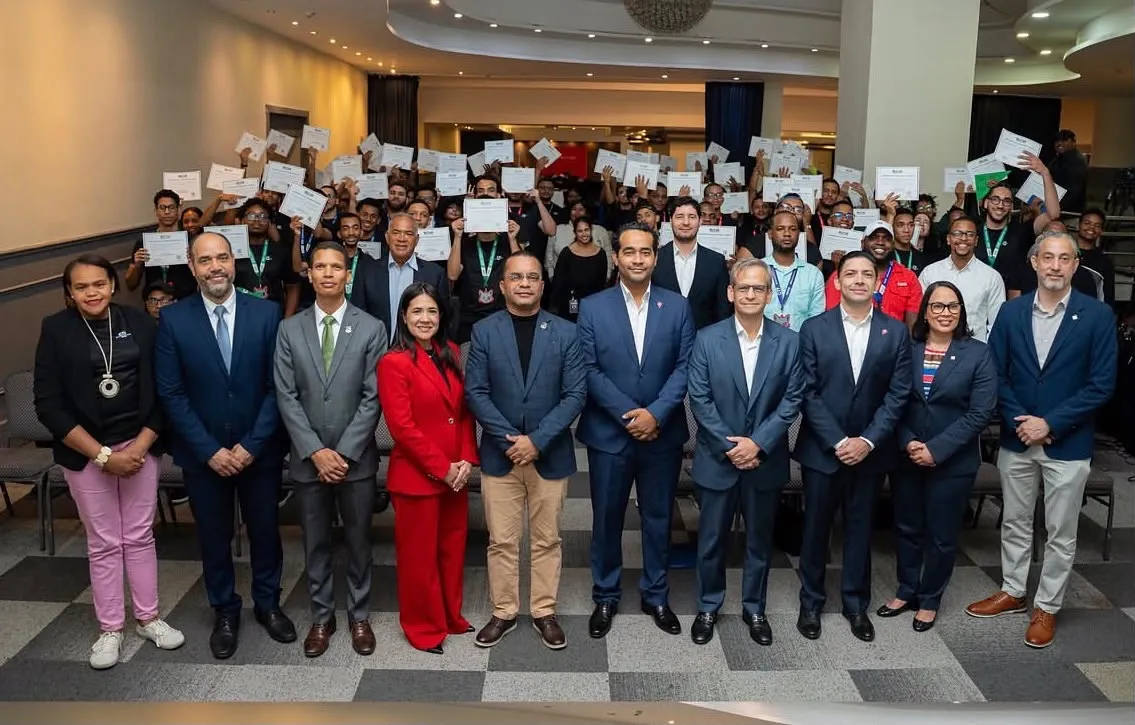 ITLA clausura CTF Interuniversitario 2026 y anuncia 100 becas de formación tecnológica para sus participantes