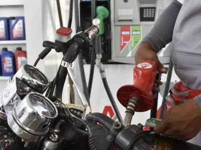 Banco de España advierte sobre riesgos del petróleo y la deuda para la economía dominicana