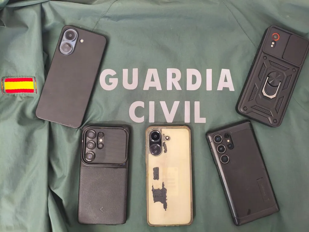 La Guardia Civil compra por 2,5 millones un sistema para acceder de forma remota a móviles Android y iPhone