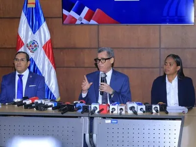 Ministerio de Trabajo detecta violaciones laborales en 101 comercios de capital chino y paraliza 24
