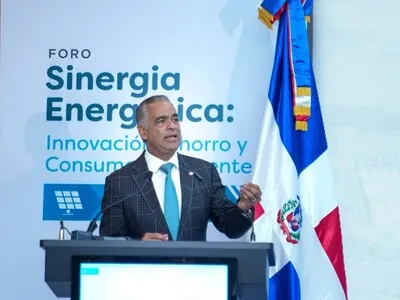 Ministro sostiene incorporar nuevas tecnologías es fundamental para optimizar el consumo de energía