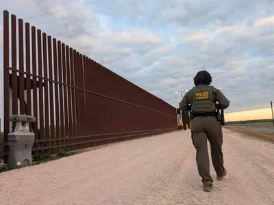 La Administración Trump busca reiniciar obras del muro fronterizo en Texas