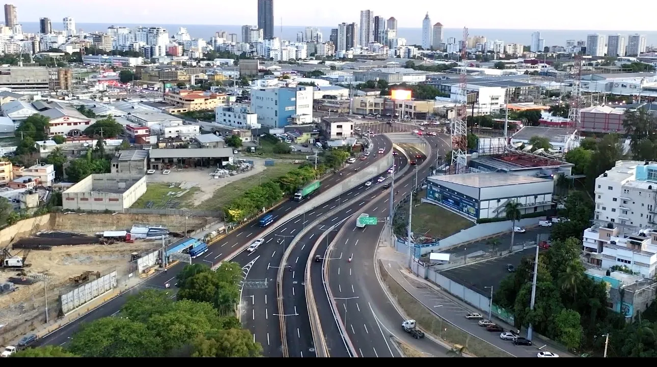 Abinader destaca millonaria inversión en infraestructura y promete mejoras en la movilidad del Gran Santo Domingo