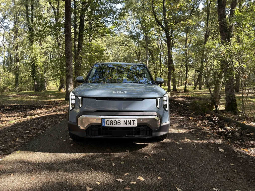 Subirme al Kia EV2 me ha hecho mirarme al espejo: ¿de verdad necesito un coche más grande, potente y caro?