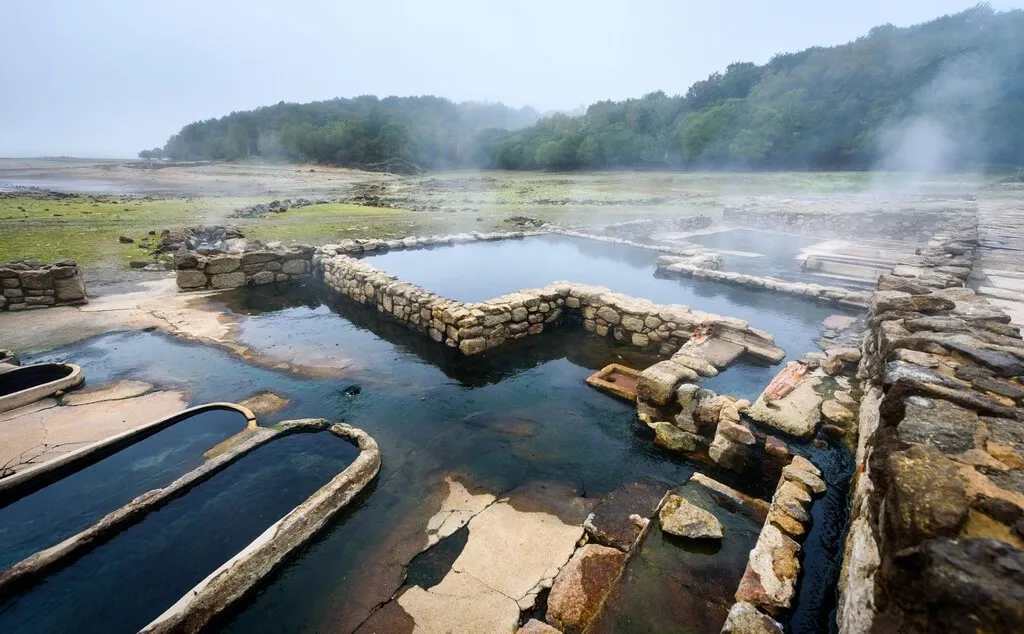 Las termas urbanas al aire libre más bonitas de España: pozas a 40 grados junto al Miño
