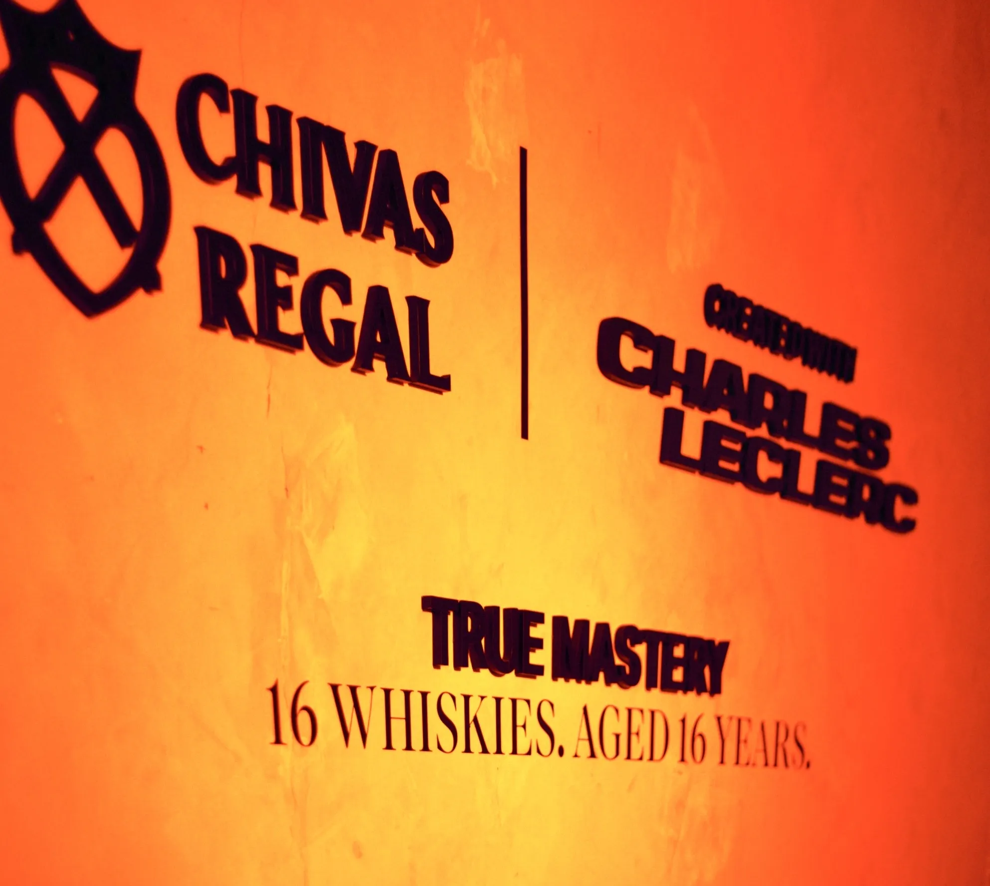 Chivas Regal lanza en República Dominicana una edición limitada junto a Charles Leclerc