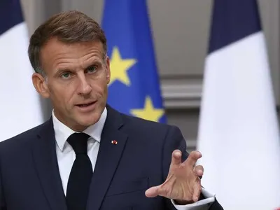 Macron denuncia una voluntad de la ultraizquierda de "hacer caer la República"