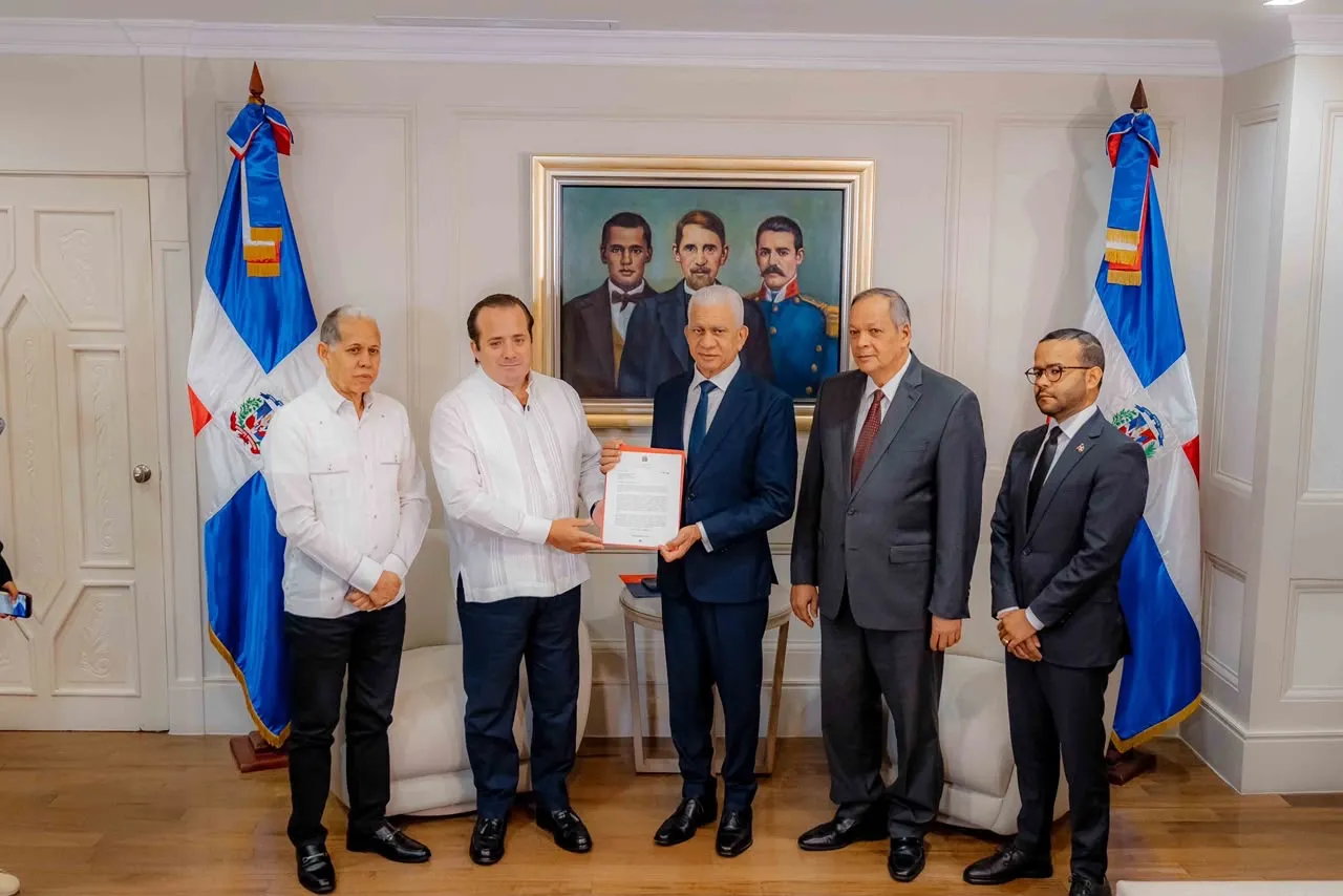 Ministro Paliza deposita en el Senado anteproyecto de ley sobre Plan Nacional de Ordenamiento Territorial