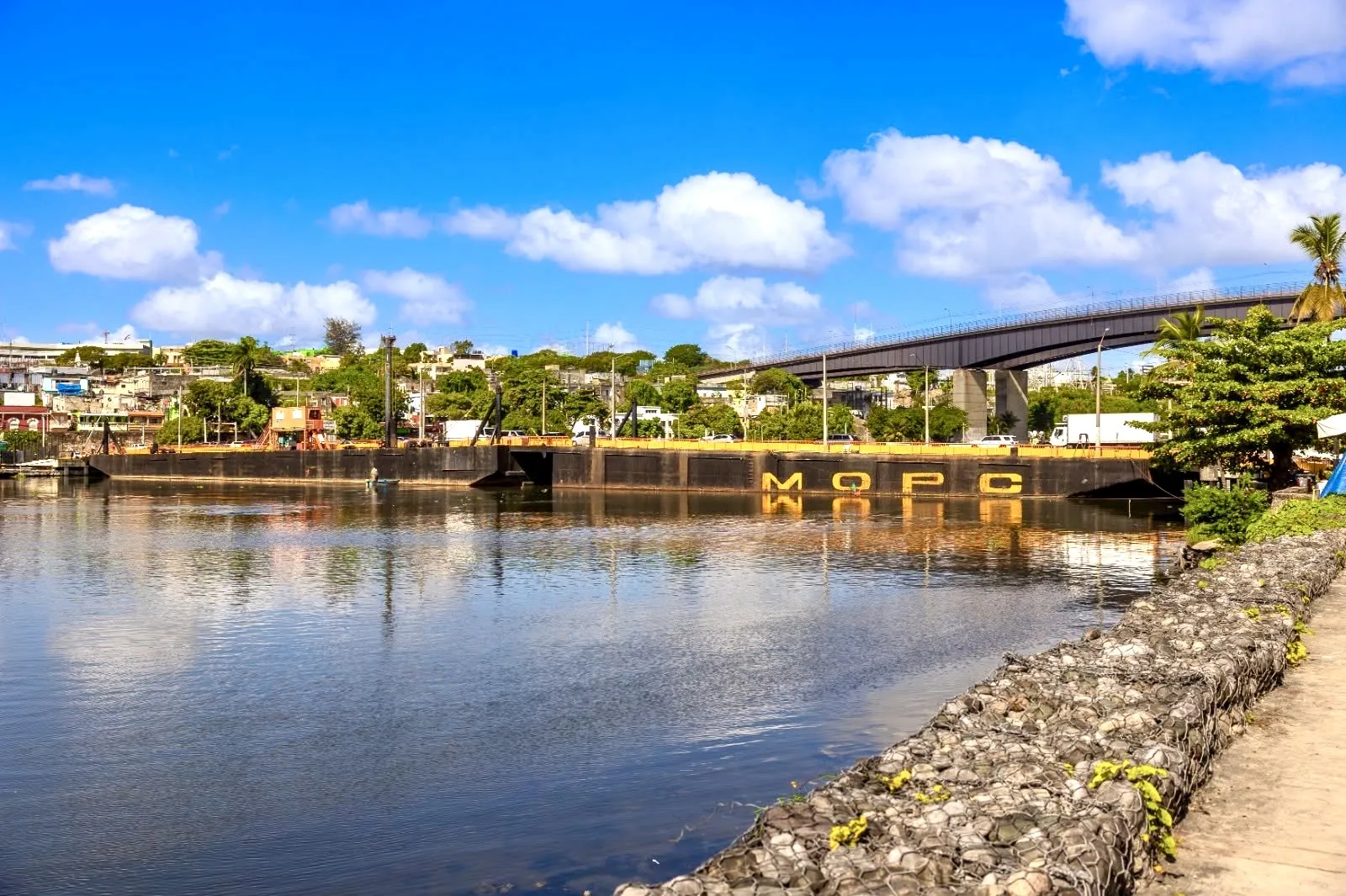 MOPC cerrará temporalmente el Puente Flotante este sábado por paso de embarcación