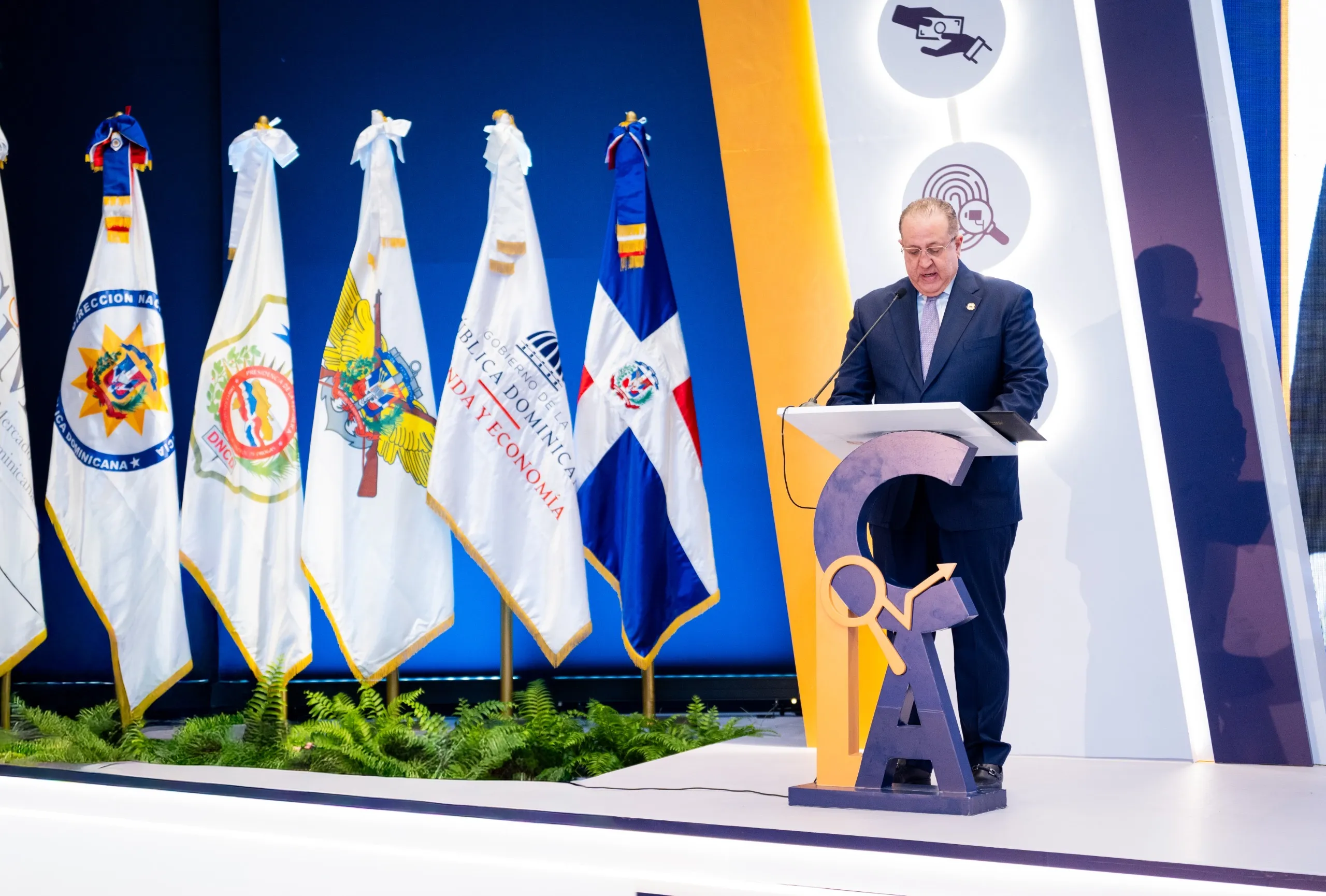 Ministro Magín Díaz destaca el fortalecimiento del sistema antilavado como garantía de estabilidad económica y confianza internacional