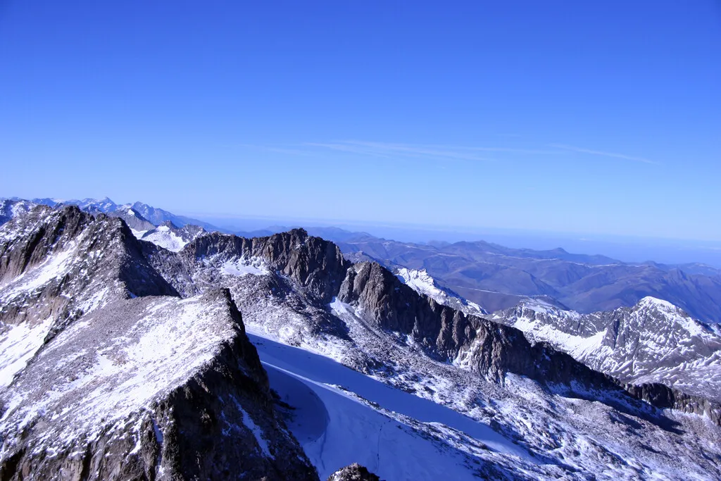 "No hay esperanza para los glaciares del Pirineo". Las fotos del Aneto tras el verano sugieren un colapso climático extremo