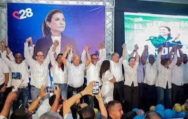 Carolina Mejía juramenta comando de campaña en la circunscripción 3 del Distrito Nacional