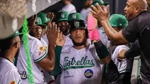 Estrellas fabrican cinco en el primero para impulsar una victoria 8-3 sobre el Licey