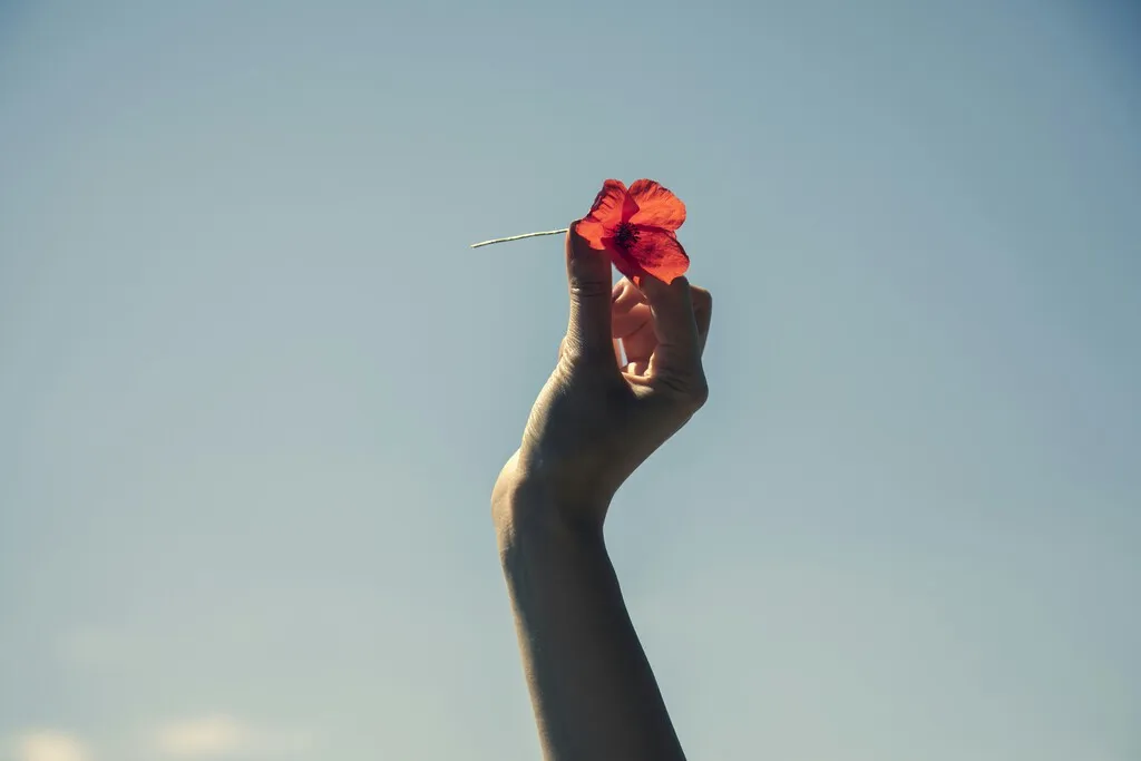 ¿Podemos "enamorarnos" de una IA? La respuesta científica es más intrigante de lo que solemos aceptar