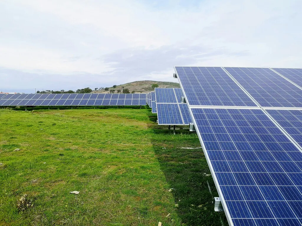 El 'boom' de la solar tiene un efecto inesperado: la electricidad barata amenaza la rentabilidad de los nuevos parques