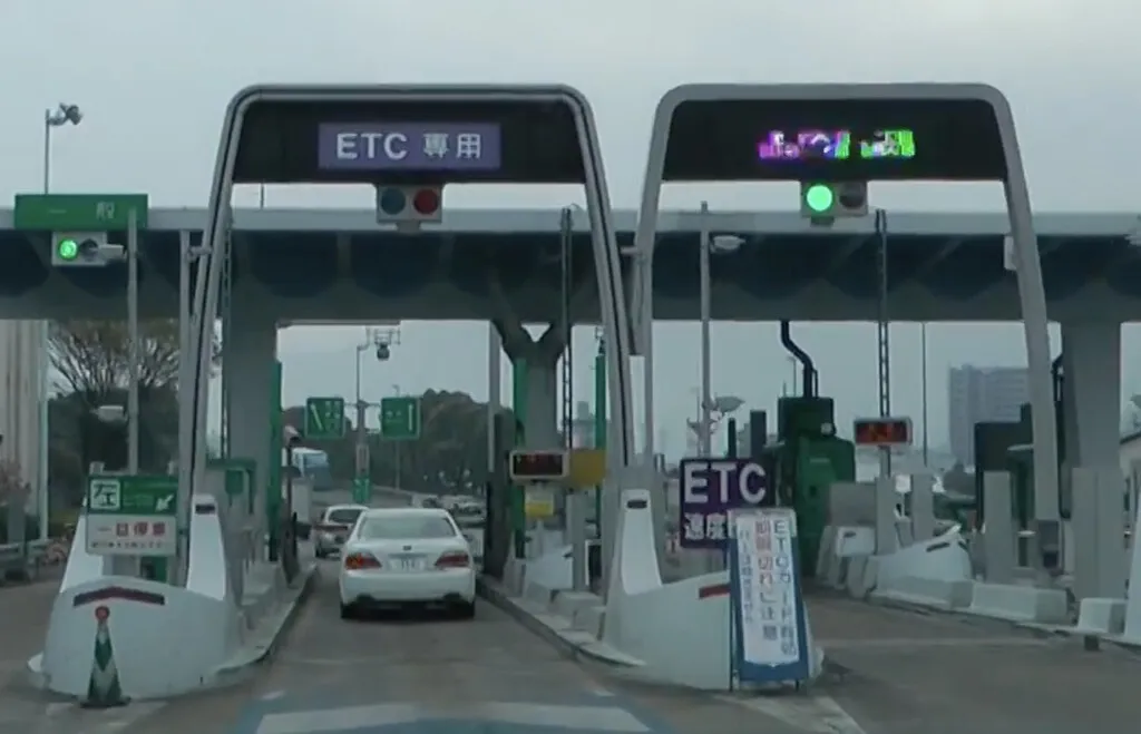 El sistema de telepeaje de Japón dejó de funcionar durante 38 horas y muchos conductores hicieron lo que les pareció más lógico: pagar