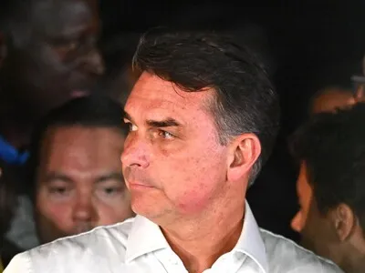 El partido de Flávio Bolsonaro reconoce la victoria de Lula da Silva en Brasil