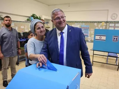 Itamar Ben Gvir vota en elecciones israelíes y llama a la movilización desde Kiryat Arba