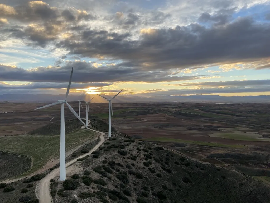 El parque eólico de Muel sustituye 27 aerogeneradores por solo tres y aumenta su producción más de un 50%