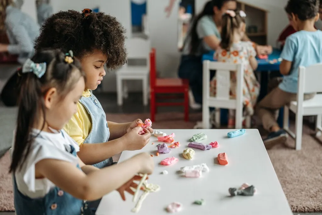 Las guarderías son pequeñas fábricas de virus: la pregunta es si eso ayuda a los niños a inmunizarse en el futuro
