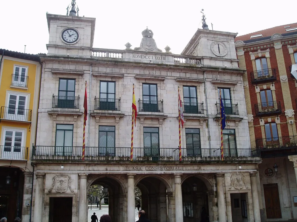 El Ayuntamiento de Burgos no encuentra a uno de sus empleados que cobró sin trabajar, así que ha usado el BOE para avisarle