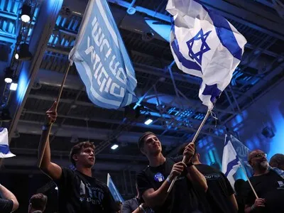 Netanyahu y su rival prometen cada uno gobernar tras reñidas elecciones en Israel