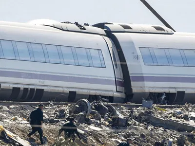 Orden "errónea" de reanudar la marcha habría provocado colisión entre trenes en España