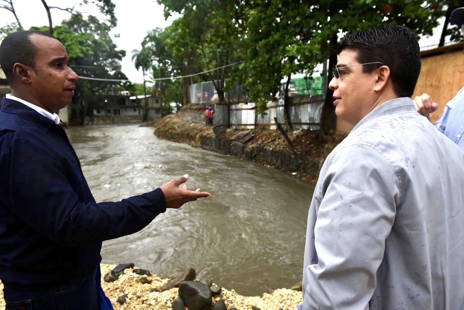 Fellito Suberví destaca respuesta del drenaje en Guajimía ante fuertes lluvias