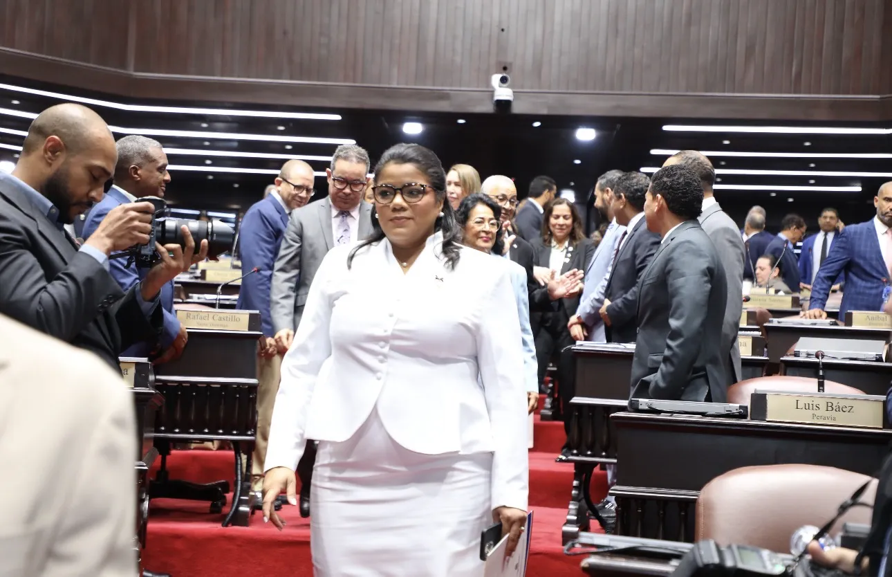 Diputados escogen a Minerva Klaudel Frías Ogando como sustituta del fenecido diputado Jorge Frías