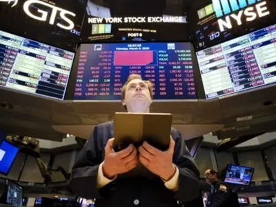 Acciones de Alphabet, matriz de Google, caen por resultados inferiores a lo previsto