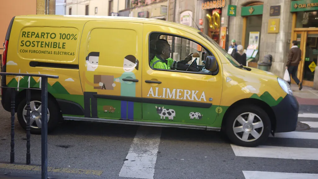 "El descanso no es un lujo, es un derecho": Alimerka cambia los turnos de sus trabajadores y abre un conflicto por 26 días libres al año