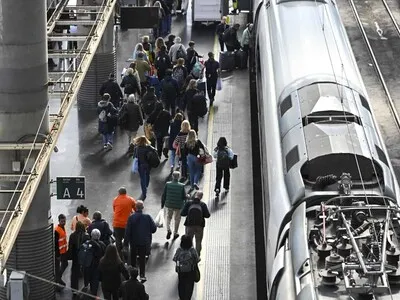 Fallecidos por accidente de trenes en España aumentan a 69 y los maquinistas inician una huelga
