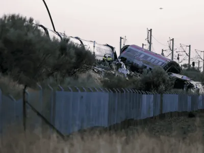 La maquinista del tren impactado en España intentó arrancar dos veces, pero no lo consiguió