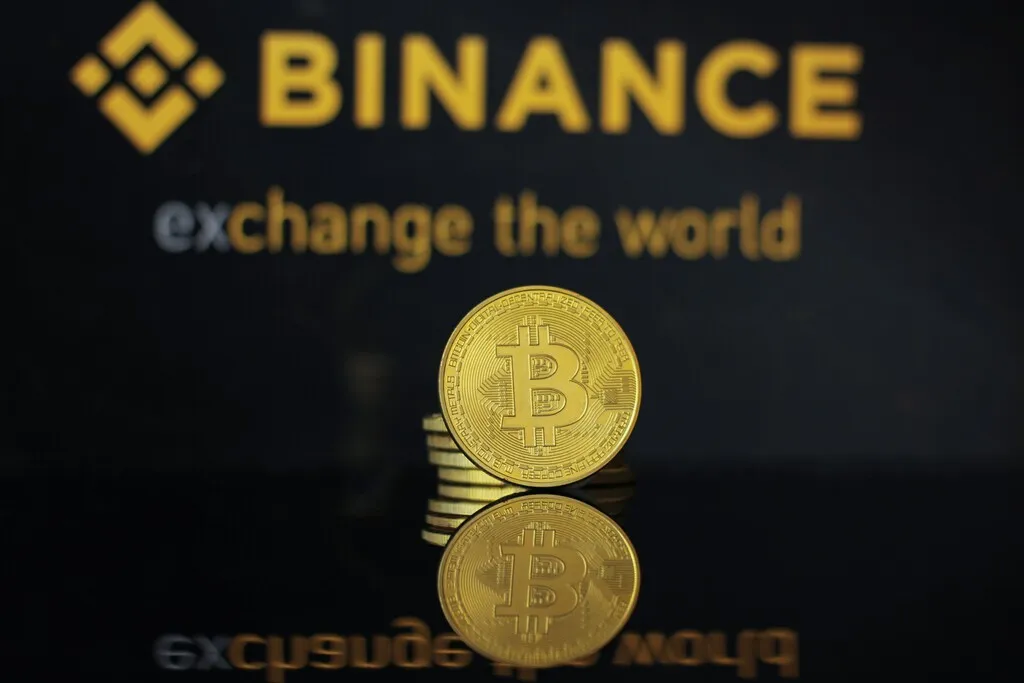 Más de 2.000 millones de dólares salen de carteras vinculadas a Binance. La sospecha apunta a un hackeo histórico