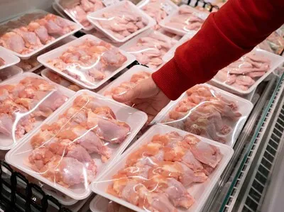 Las importaciones de pollo aumentan 45 % a septiembre, ante una mayor oferta en Estados Unidos