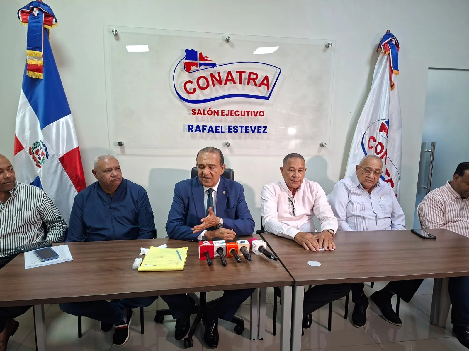Antonio Marte pide revisar aumento precios marbete; sugiere sea aplicado a vehículos de lujo
