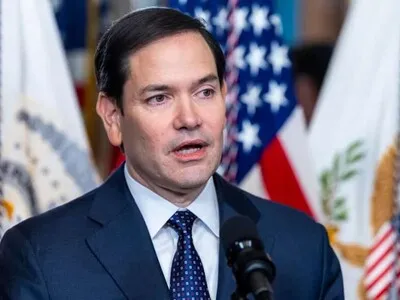 Marco Rubio niega que EE. UU. facilitara la salida de Brasil de Flávio Bolsonaro